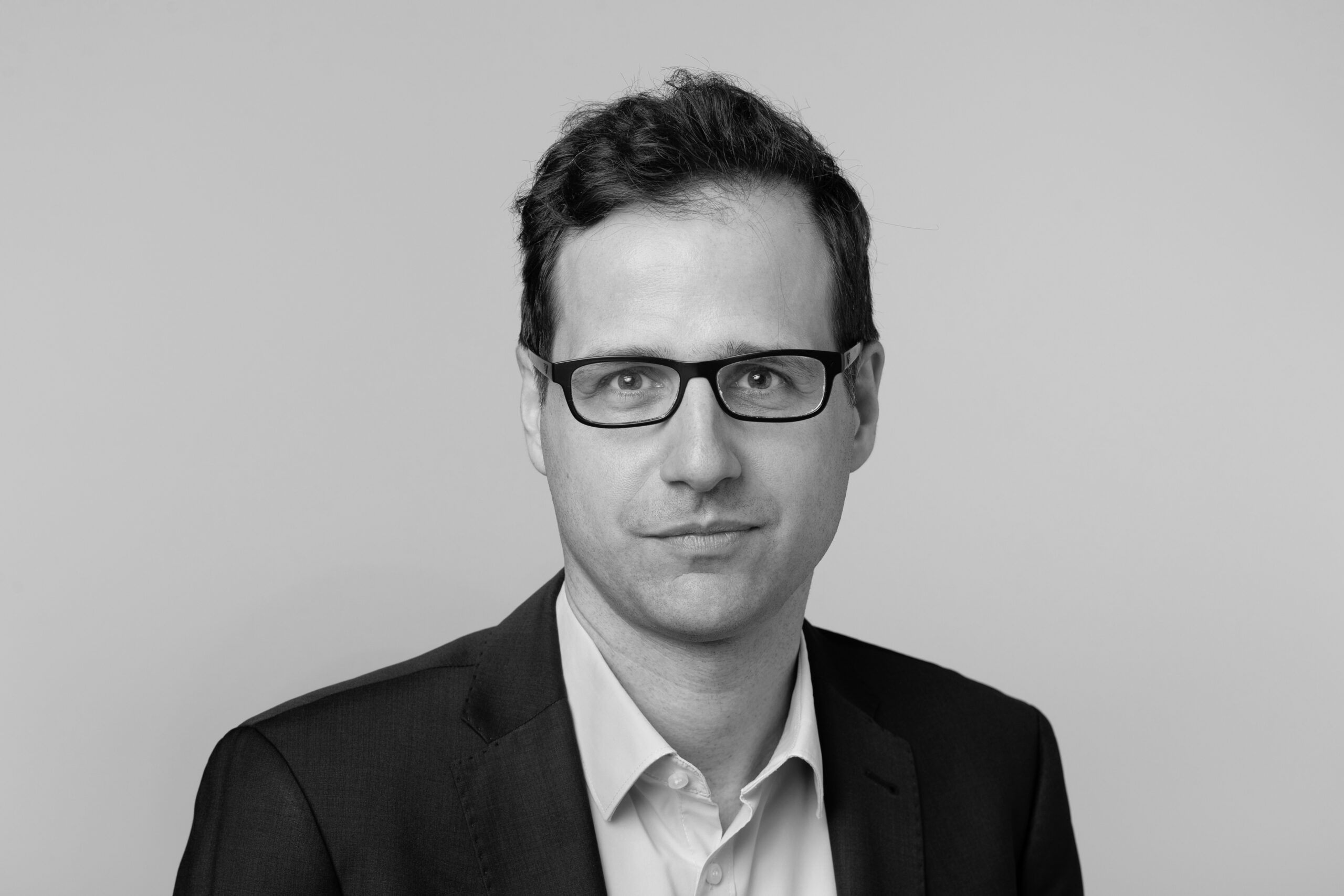 lorenz-hemicker-portrataufnahme-fur-faz-net-bzw-das-blaue-buch-die-redaktion-stellt-sich-vor