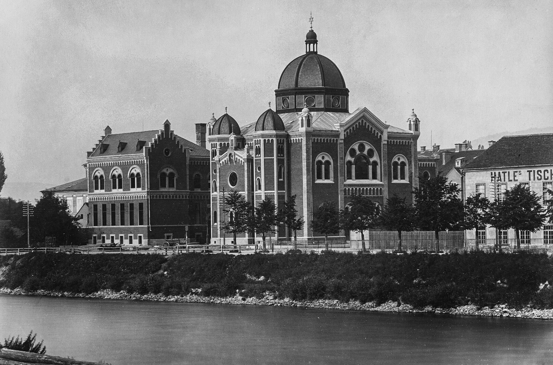 synagogue_graz_alt_bw-jpg